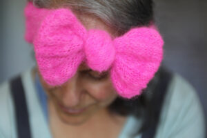 Story's Big Bow knitting pattern by Rom iHill
