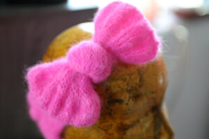 Story's Big Bow knitting pattern by Rom iHill