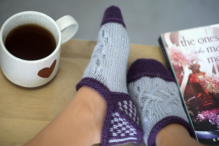 Tea & A Good Book knitting pattern by Romi Hill